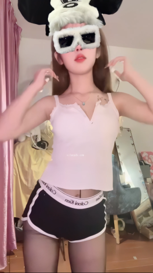 快手主播#冰子乖乖  的定制情趣漏内7v1.1G