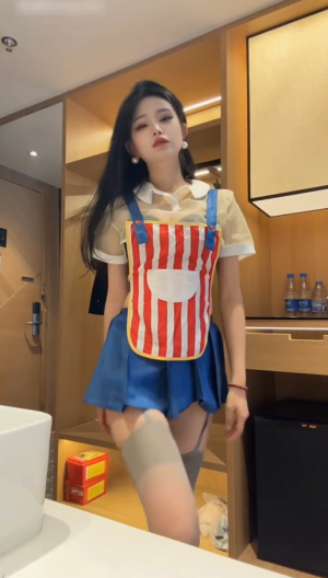 快手反差@晨妈吖 定制写真11v 1G