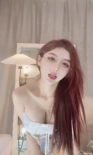 抖音主播#万0 土豪定制JK热舞1v 418mb