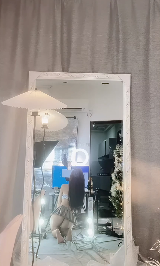 抖音主播#万0 土豪定制JK热舞1v 418mb