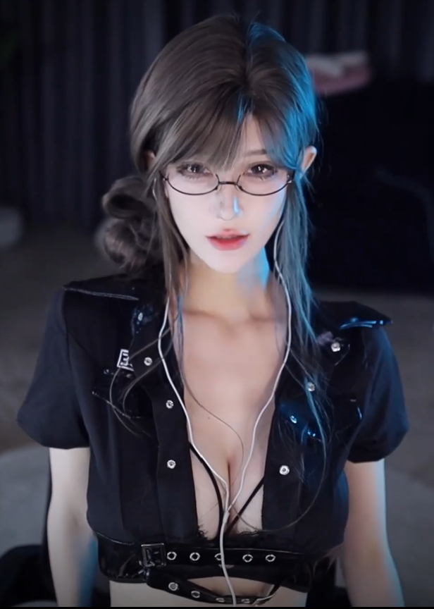 虎牙主播 #张爱玲aliy 麻辣教官1V 1G