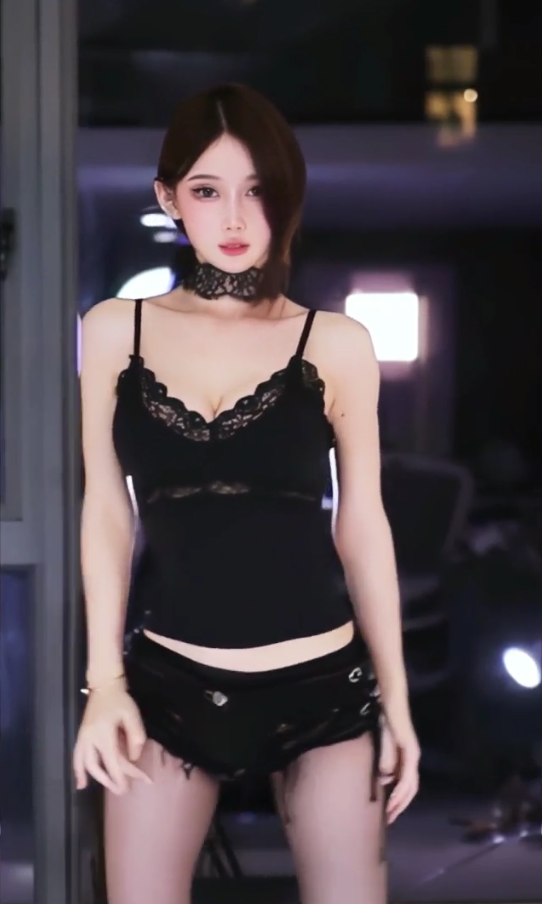 斗鱼头部主播 #ella亦亦 粉丝群热舞7V 850MB