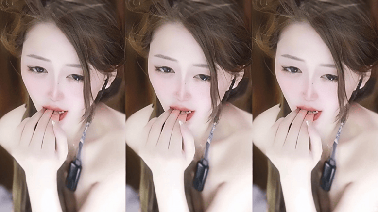 CC直播 #招财啃啃 定制性感热舞3V430MB