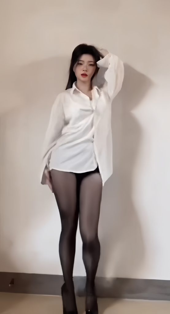 抖音 #小邹很哇塞 黑丝情趣热舞16V 1.13G