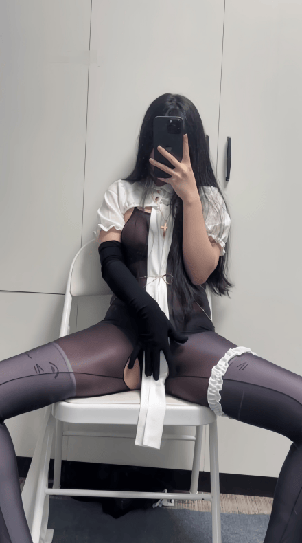 快手反差妹子 #猪脚饭 定制丝足自摸诱惑6V575MB