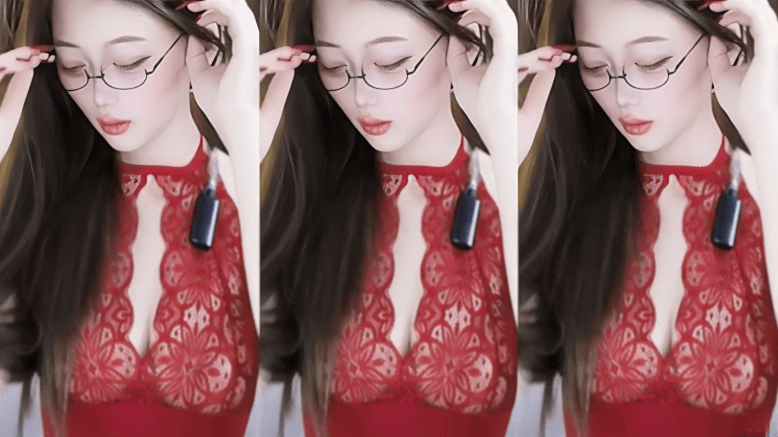 CC直播 #招财啃啃 定制性感热舞3V430MB